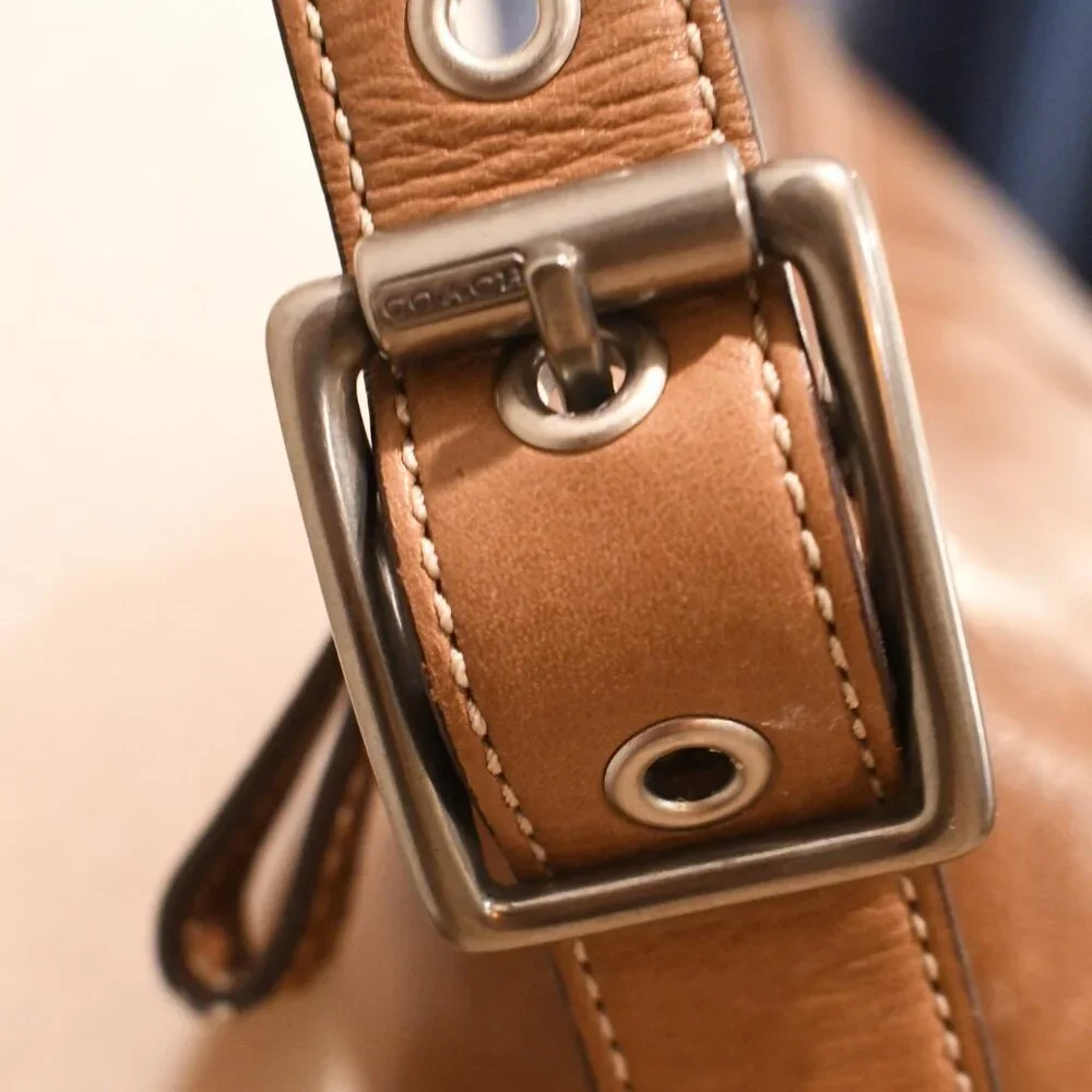 Vintage COACH Camel Brown Leather Crossbody/Shoulder Bag - Picture 3 of 10